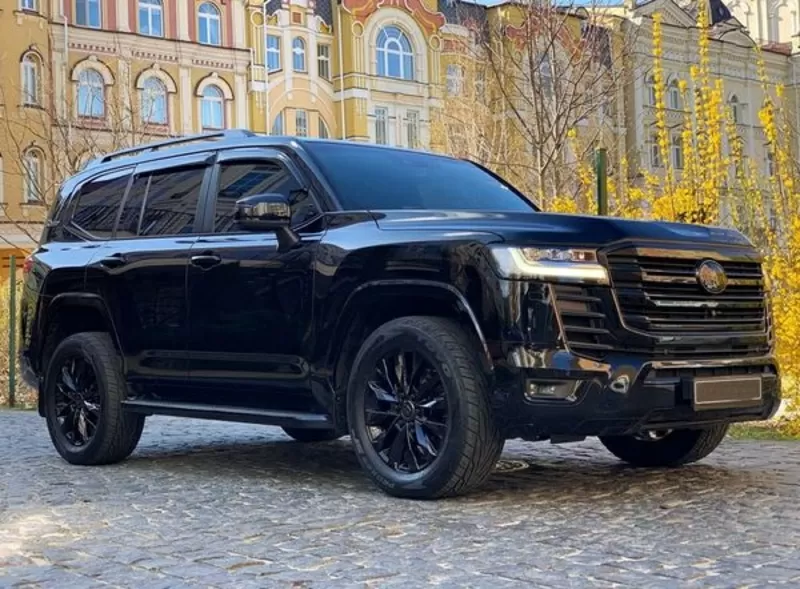 Прокат Toyota Land Cruiser 300 без водителя 2