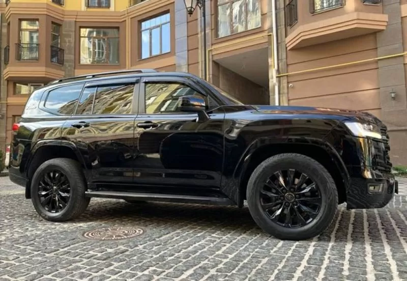 Прокат Toyota Land Cruiser 300 без водителя 5