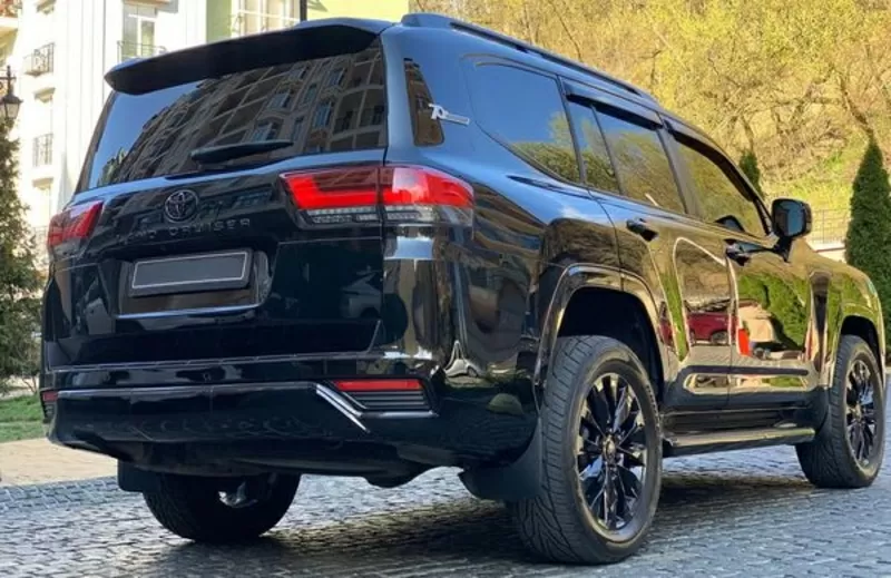 Прокат Toyota Land Cruiser 300 без водителя 6