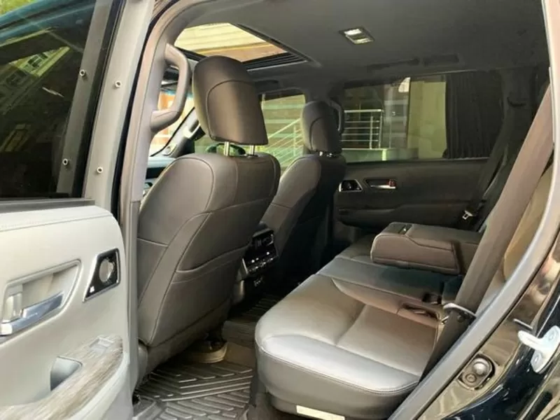 Прокат Toyota Land Cruiser 300 без водителя 8