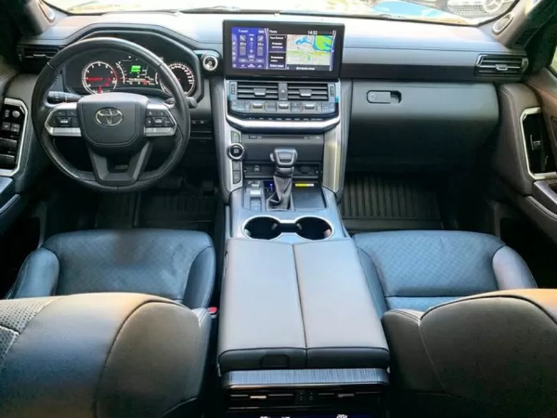 Прокат Toyota Land Cruiser 300 без водителя 10