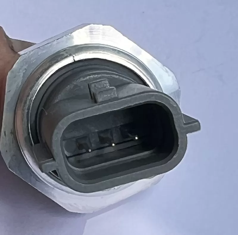 Датчик тиску кондиціонера Nissan Leaf AZE0, ZE1 (13-) 92136-3NF0A 2