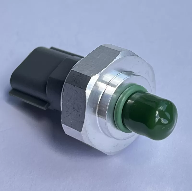 Датчик тиску кондиціонера Nissan Leaf AZE0, ZE1 (13-) 92136-3NF0A