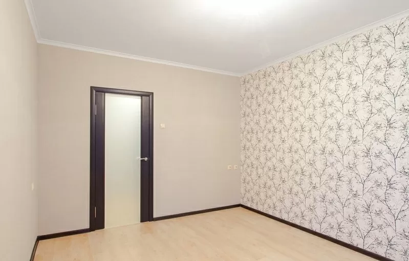 Поклейка шпалер Київ Оздоблювальні роботи