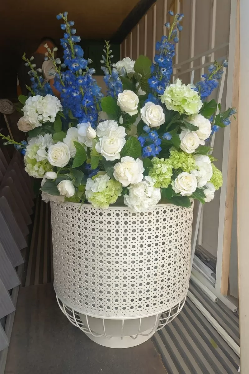 Продам велику вазу-підставку для квітів.