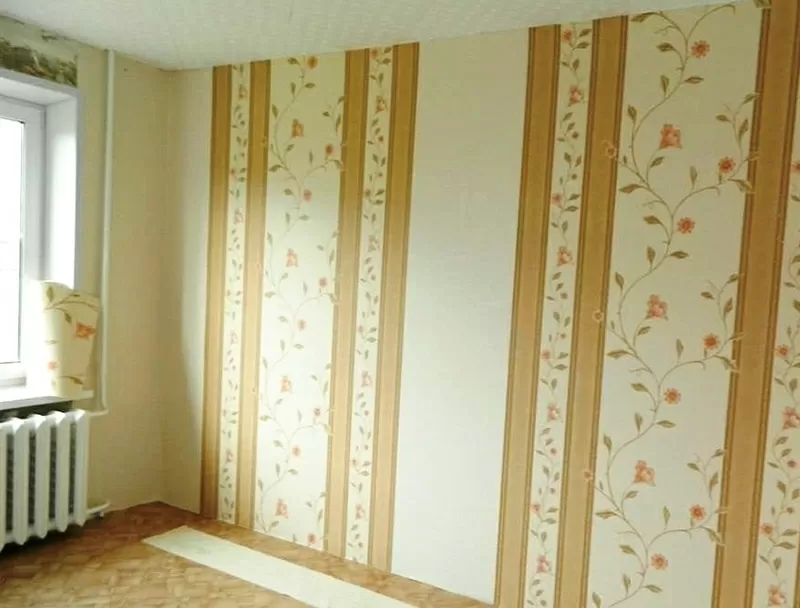 Поклейка шпалер на стіни 