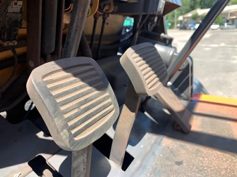 Навантажувач вилковий Mitsubishi на 15 великих нових колесах пневмо 10