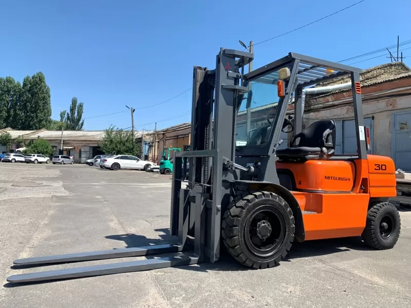 Навантажувач вилковий Mitsubishi на 15 великих нових колесах пневмо 2