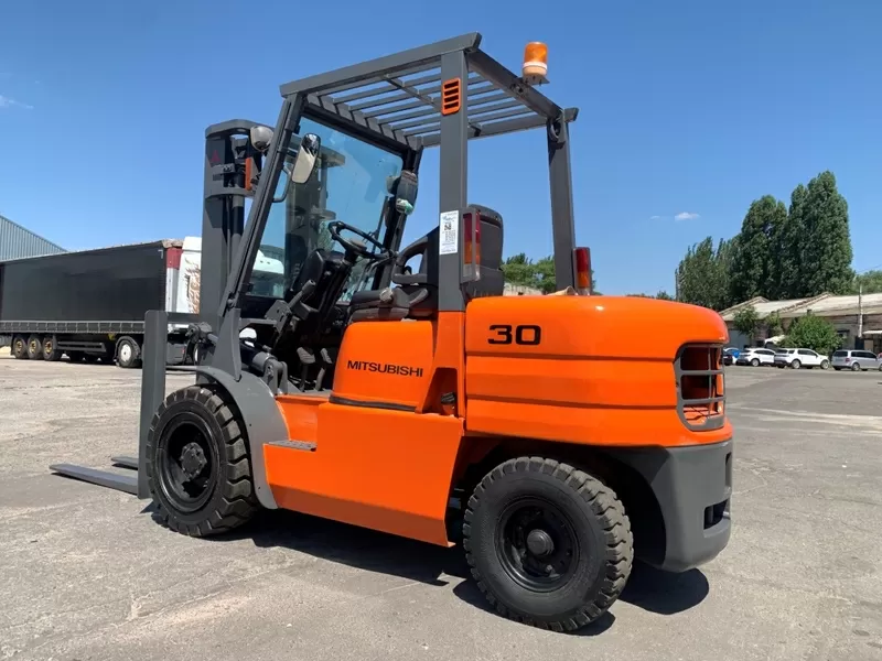 Навантажувач вилковий Mitsubishi на 15 великих нових колесах пневмо 3