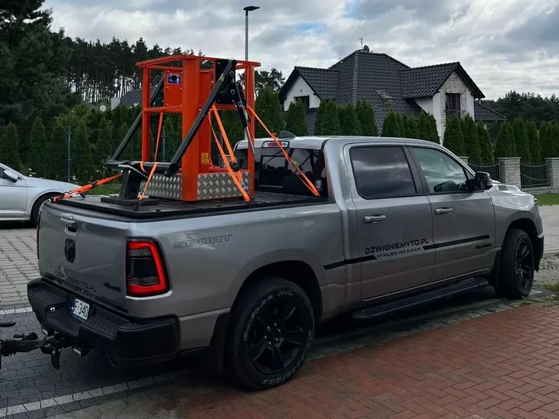 Силова алюмінієва кришка кузова на пікап Ram TRX. Кришка кузова