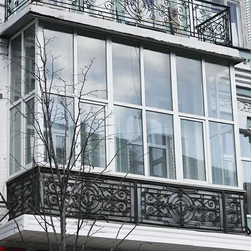 Остекление балконов и лоджий с нестандартными проемами профилем Рехау 4