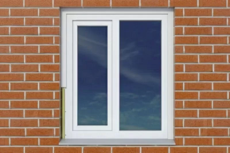 Фирменный пластиковый нащельник Рехау Rehau белый