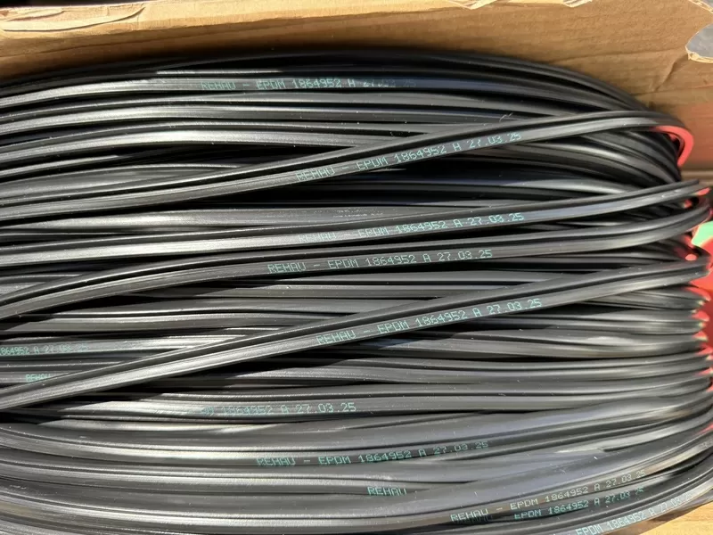 Ущільнювальна гума Rehau EPDM Оригінал чорна 3