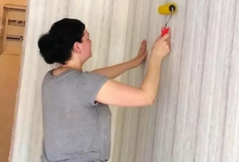 Поклейка обоев Шпаклевка стен Киев