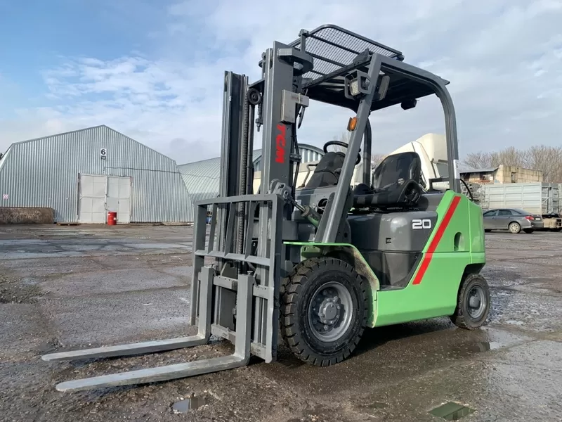 Газ-бензиновий навантажувач TCM (Nissan) з вагами 2