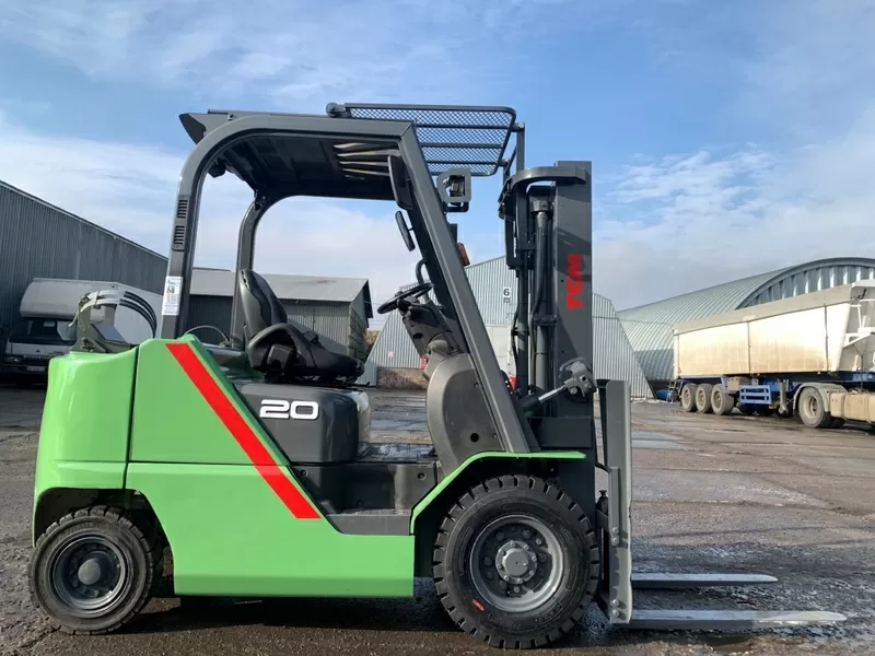 Газ-бензиновий навантажувач TCM (Nissan) з вагами 6