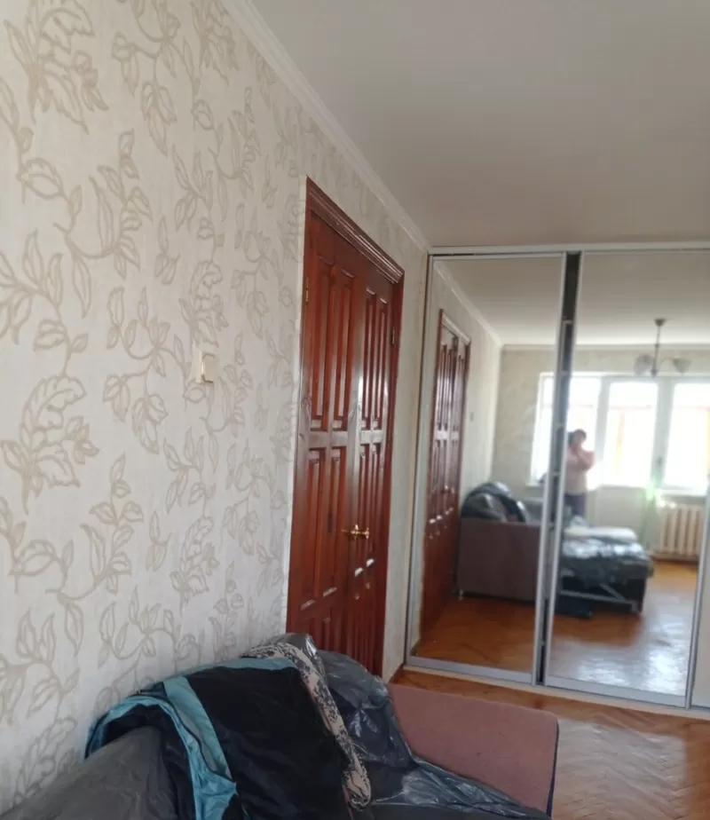 Зняти Поклеїти шпалери у Києві 