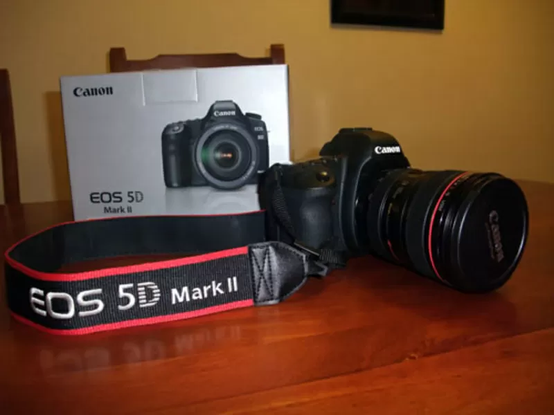  Canon EOS 5D Mark II 21MP DSLR Camera