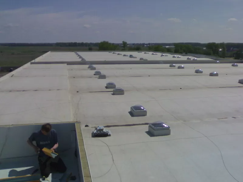 Работы по установке мембранной кровли и гидроизоляции,  фасадные работы