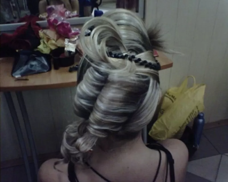 ПРИЧЕСКИ на выпускной и торжество 3