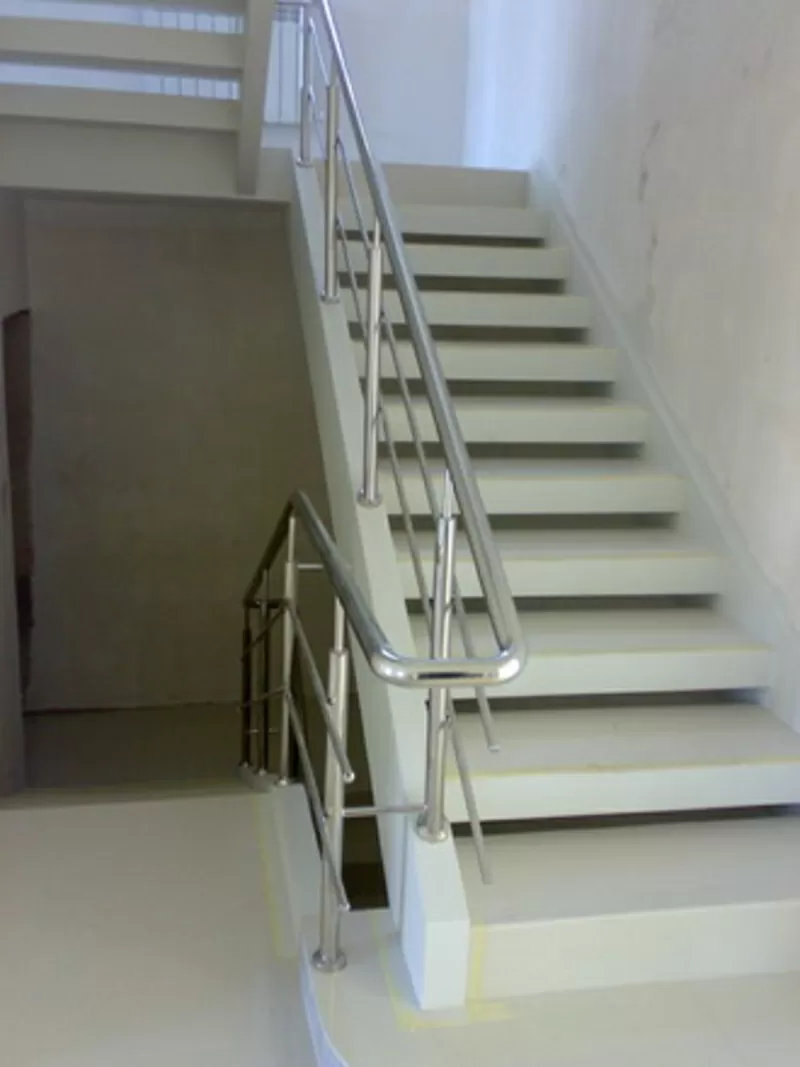 Перила та поручні з нержавіючої сталі 