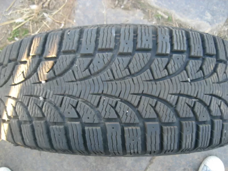 продам б/у зимнюю резину 205/55r16 Киев