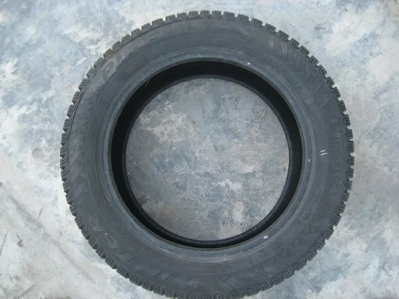 продам б/у зимнюю резину 205/55r16 Киев 2