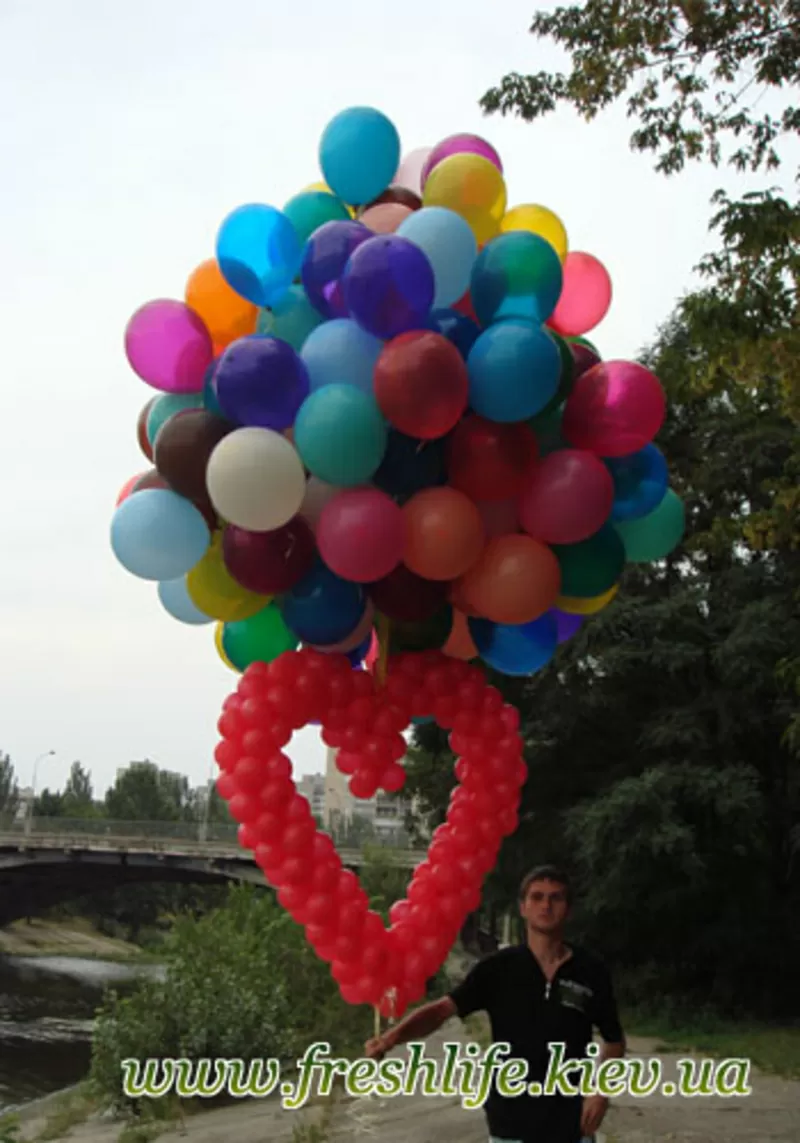  Воздушные шары всегда привлекают к себе внимание,  причем как детей,  так и 