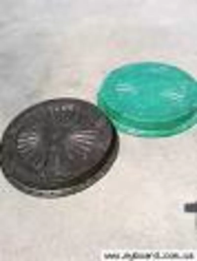 Продам люки канализационные (железо,  пластмасса). Цена от 250 грн.