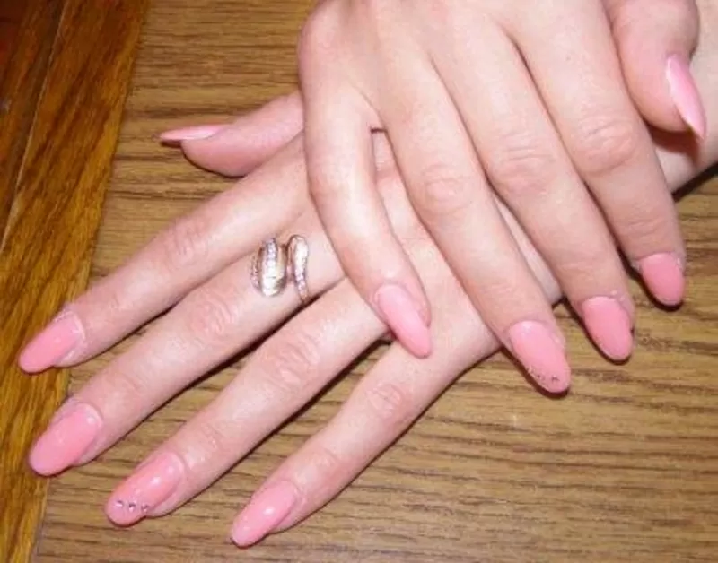 Наращивание ногтей 